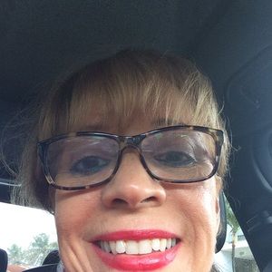 Meet your Posher, Raquel